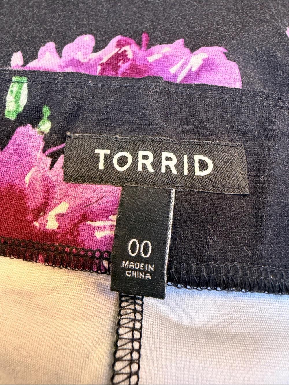 Torrid Retro Y2K Black Floral Pencil Skirt Purple Roses Front Zip Punk Size Med - Picture 6 of 9